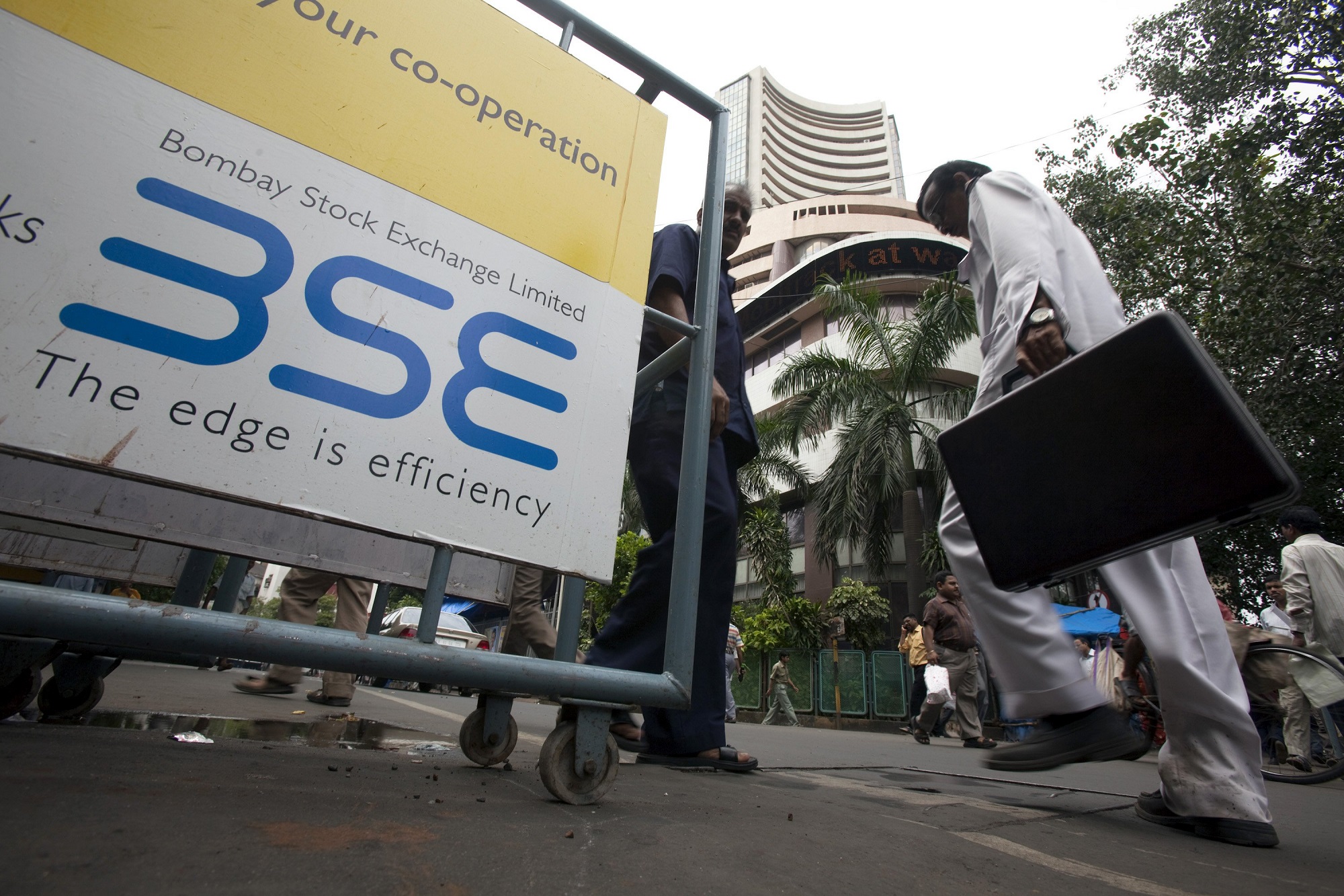 Stock Market Today: Sensex, Nifty Extend Gains After Volatile Day Of Trade, FPIs Turn Net Sellers